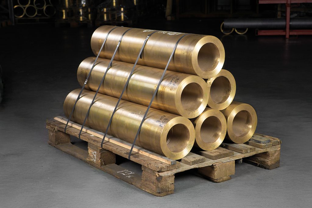 Pallet di tubi in bronzo centrifugato di alta qualità, ideali per applicazioni industriali come valvole, pompe e cuscinetti. Prodotto realizzato da una fonderia specializzata nella produzione di leghe in bronzo resistenti all'usura e alla corrosione.